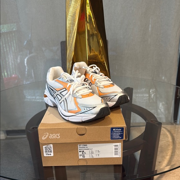 ASICS - Picture 2 of 7